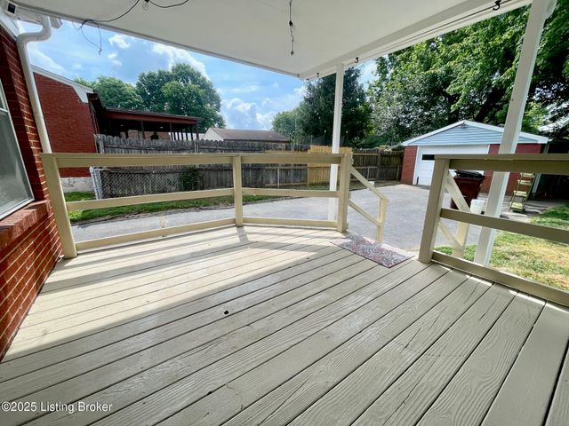 4800 Libby Ln, Louisville, KY 40272