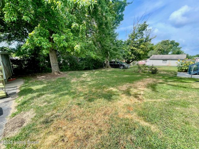4800 Libby Ln, Louisville, KY 40272