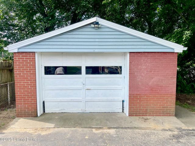 4800 Libby Ln, Louisville, KY 40272