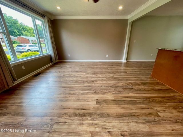 4800 Libby Ln, Louisville, KY 40272