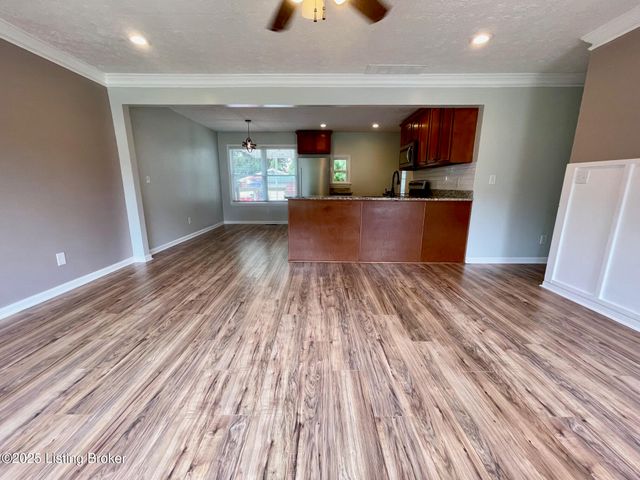 4800 Libby Ln, Louisville, KY 40272