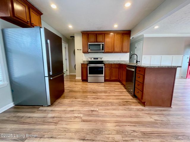 4800 Libby Ln, Louisville, KY 40272