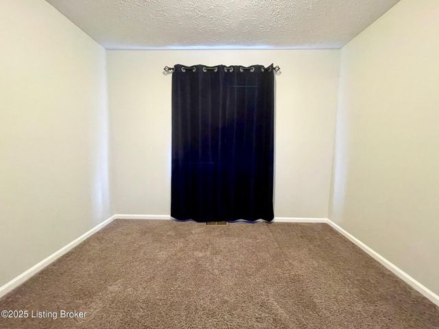 4800 Libby Ln, Louisville, KY 40272