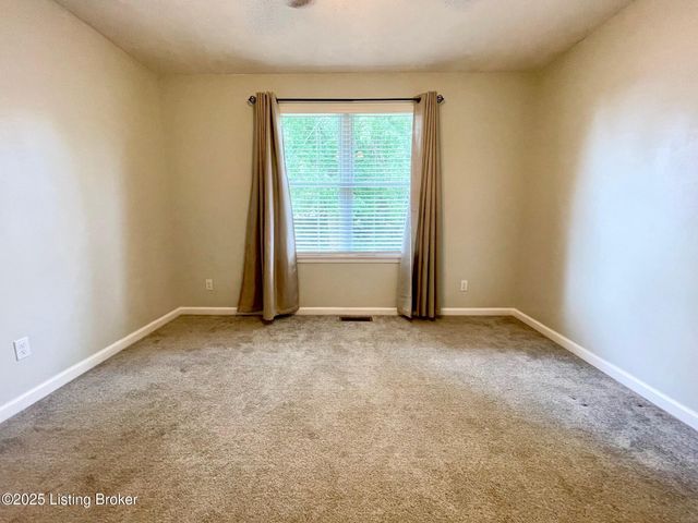 4800 Libby Ln, Louisville, KY 40272