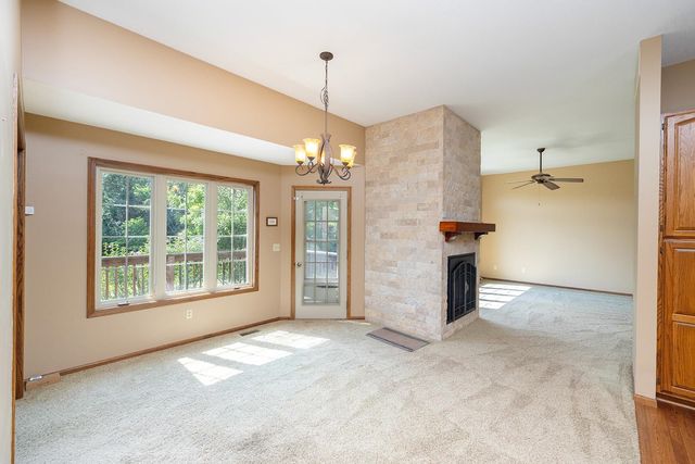 1134 N River Rd, Mulvane, KS 67110