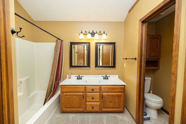 1134 N River Rd, Mulvane, KS 67110