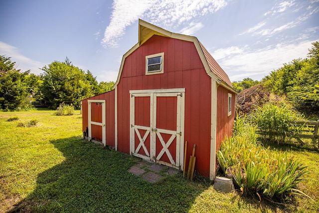 1134 N River Rd, Mulvane, KS 67110