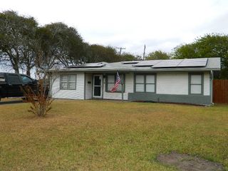 101 Maple Dr, Portland, TX 78374