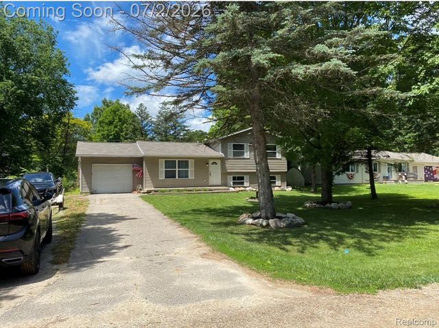 9523 Waite Drive, Tyrone Township, MI 48430