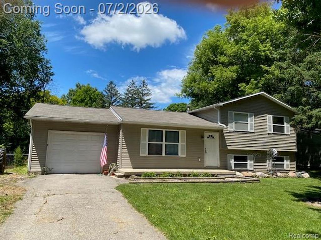 9523 Waite Drive, Tyrone Township, MI 48430