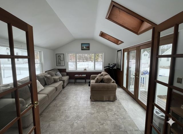 5 Cross Road, Hebron, NH 03241