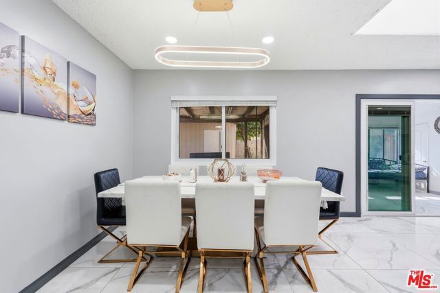 18720 Chase Street, Northridge (los Angeles), CA 91324