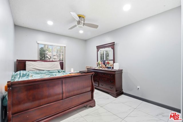 18720 Chase Street, Northridge (los Angeles), CA 91324