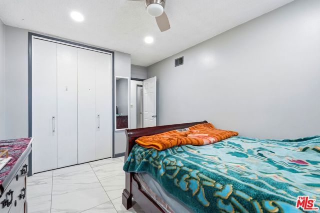 18720 Chase Street, Northridge (los Angeles), CA 91324