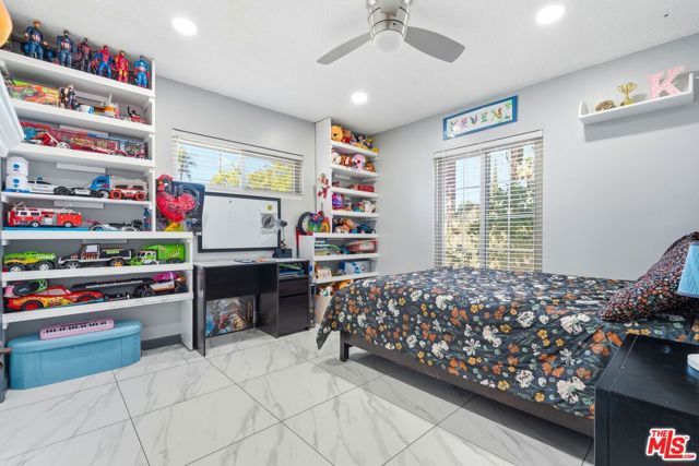 18720 Chase Street, Northridge (los Angeles), CA 91324