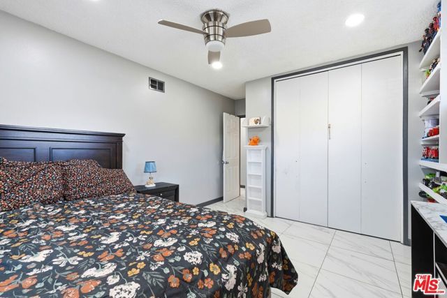 18720 Chase Street, Northridge (los Angeles), CA 91324