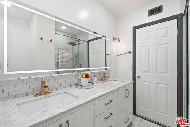 18720 Chase Street, Northridge (los Angeles), CA 91324