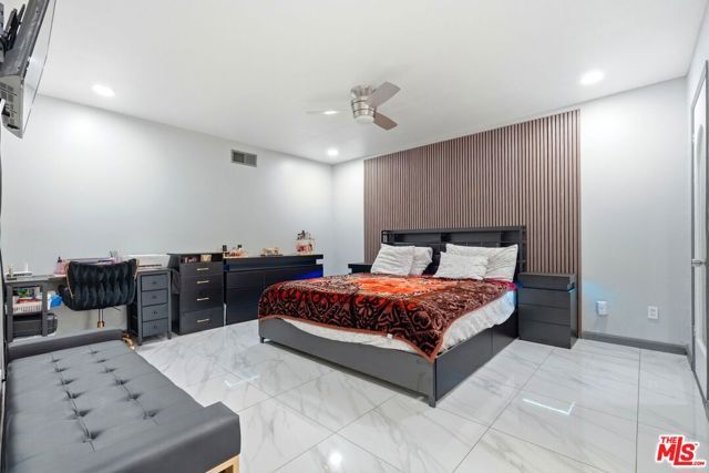 18720 Chase Street, Northridge (los Angeles), CA 91324