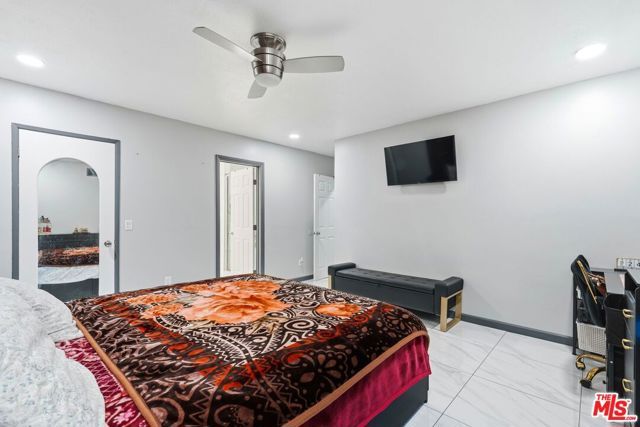 18720 Chase Street, Northridge (los Angeles), CA 91324