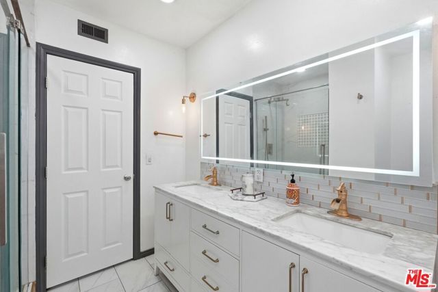 18720 Chase Street, Northridge (los Angeles), CA 91324