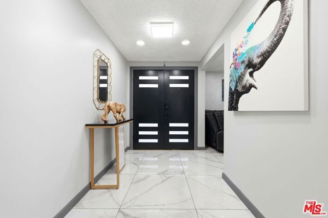 18720 Chase Street, Northridge (los Angeles), CA 91324