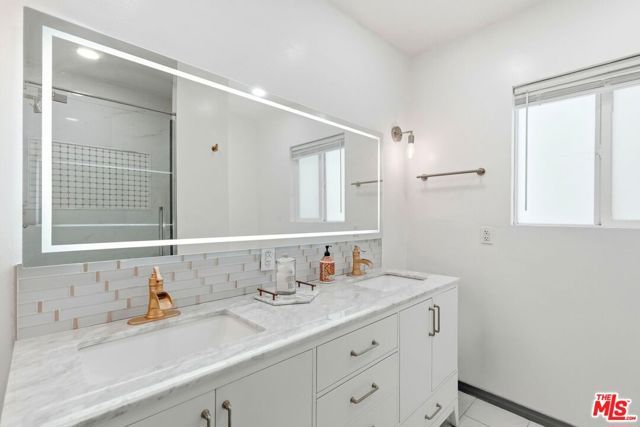 18720 Chase Street, Northridge (los Angeles), CA 91324