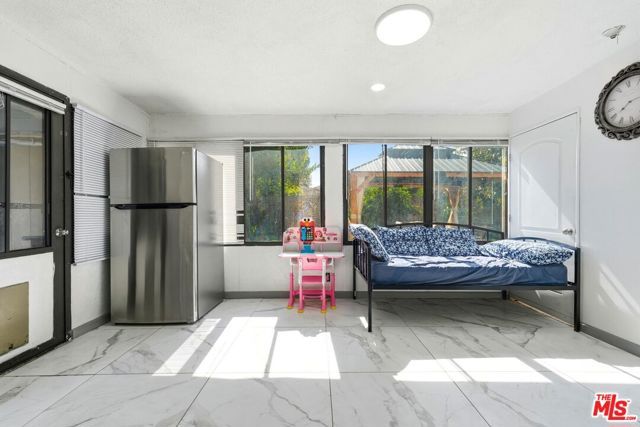 18720 Chase Street, Northridge (los Angeles), CA 91324