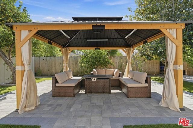 18720 Chase Street, Northridge (los Angeles), CA 91324