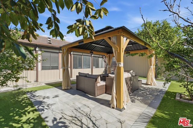 18720 Chase Street, Northridge (los Angeles), CA 91324