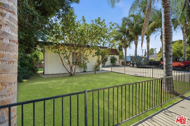 18720 Chase Street, Northridge (los Angeles), CA 91324