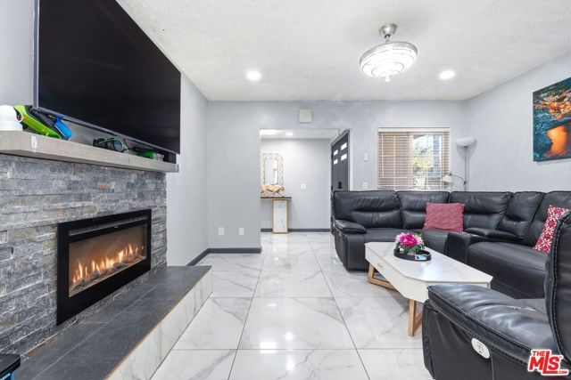 18720 Chase Street, Northridge (los Angeles), CA 91324