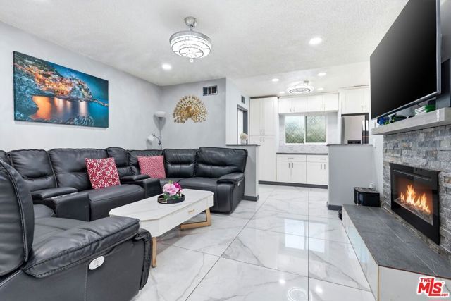 18720 Chase Street, Northridge (los Angeles), CA 91324