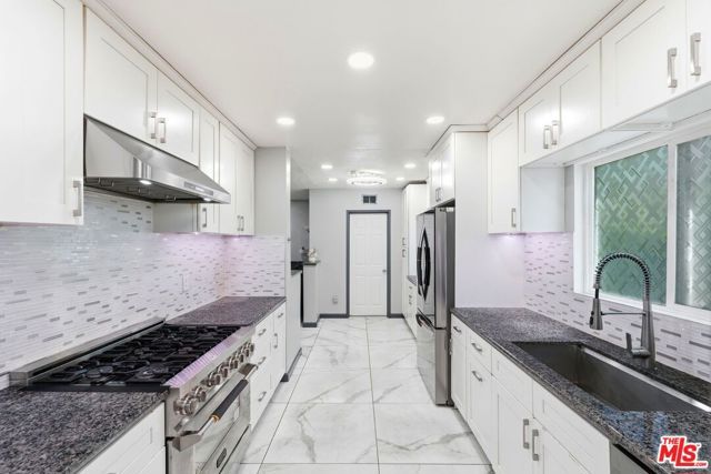 18720 Chase Street, Northridge (los Angeles), CA 91324