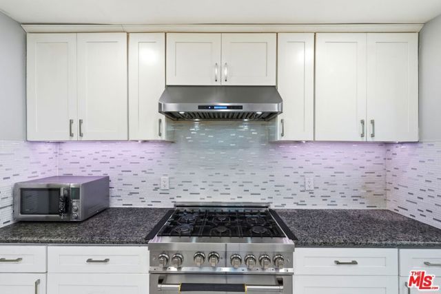 18720 Chase Street, Northridge (los Angeles), CA 91324