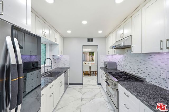 18720 Chase Street, Northridge (los Angeles), CA 91324