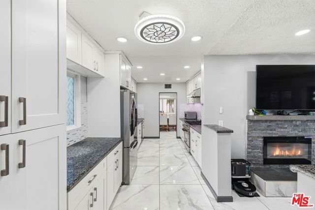 18720 Chase Street, Northridge (los Angeles), CA 91324