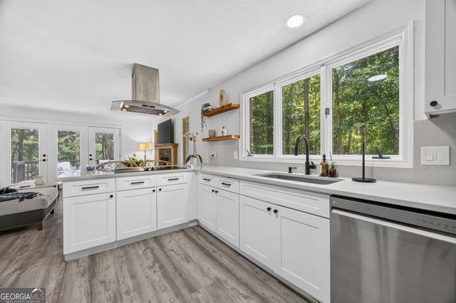 7598 Lakewood Drive, Macon, GA 31220