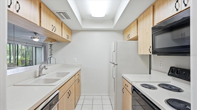 3025 QUAIL HOLLOW 17, Sarasota, FL 34235