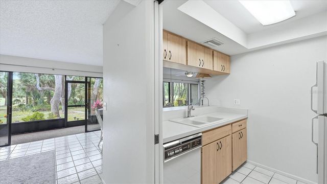 3025 QUAIL HOLLOW 17, Sarasota, FL 34235