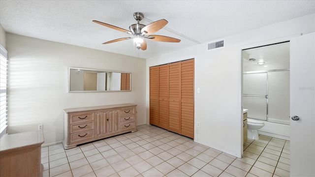 3025 QUAIL HOLLOW 17, Sarasota, FL 34235