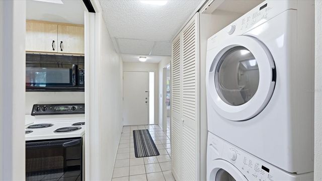 3025 QUAIL HOLLOW 17, Sarasota, FL 34235