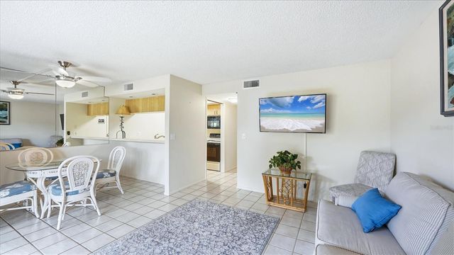 3025 QUAIL HOLLOW 17, Sarasota, FL 34235