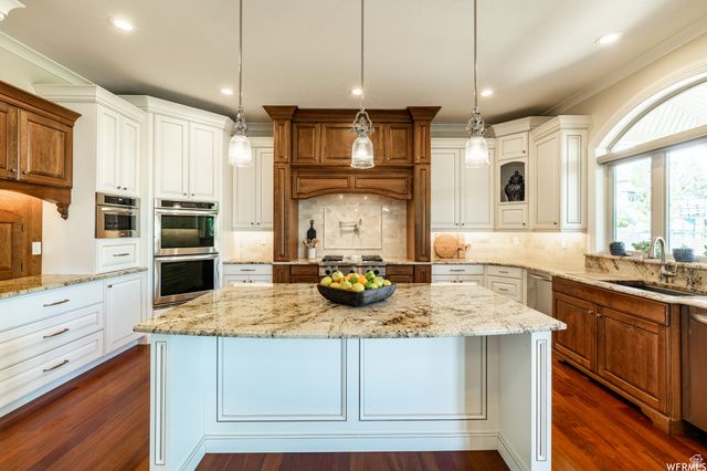 10493 N IVERSON LN, Highland, UT 84003