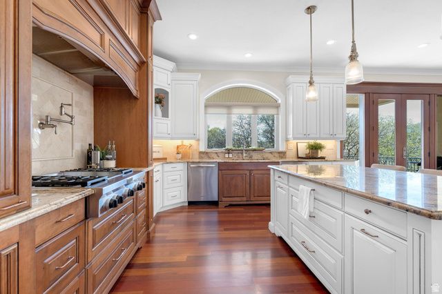 10493 N IVERSON LN, Highland, UT 84003