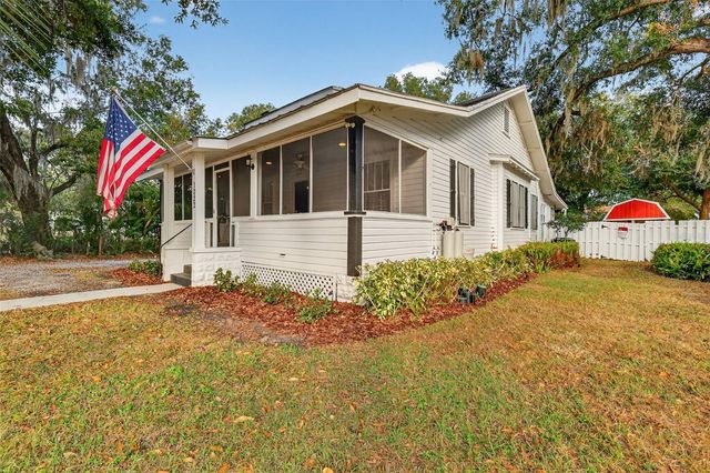 1022 N DONNELLY STREET, Mount Dora, FL 32757