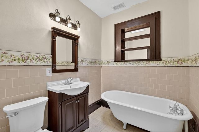 1022 N DONNELLY STREET, Mount Dora, FL 32757