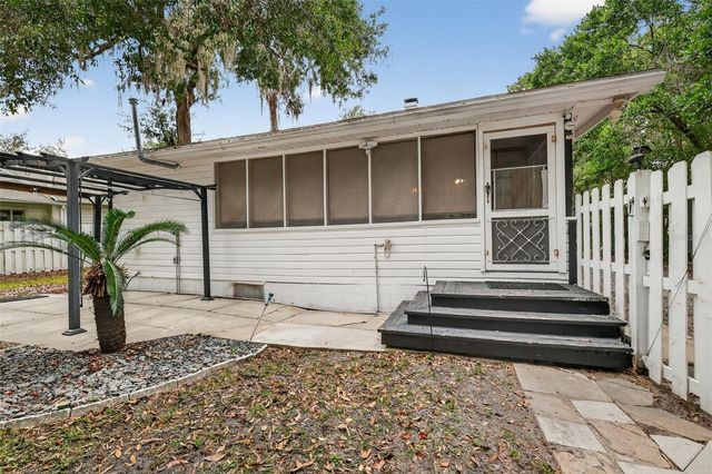 1022 N DONNELLY STREET, Mount Dora, FL 32757