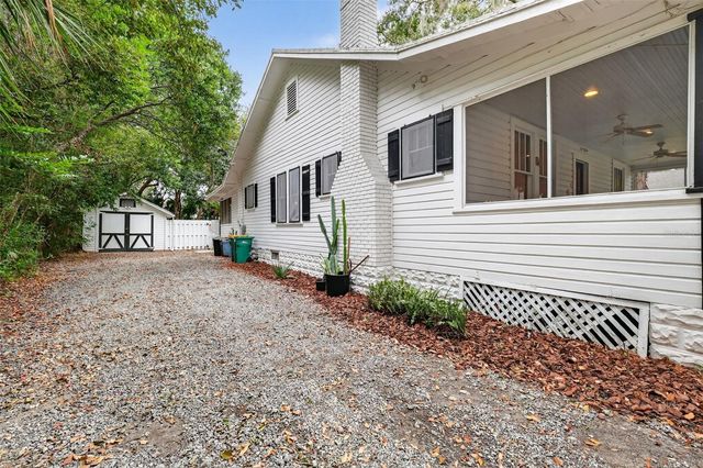 1022 N DONNELLY STREET, Mount Dora, FL 32757