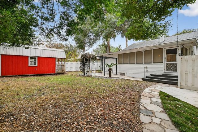 1022 N DONNELLY STREET, Mount Dora, FL 32757