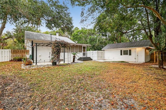 1022 N DONNELLY STREET, Mount Dora, FL 32757